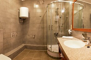 Twin Apart Hotel