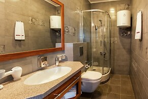 Twin Apart Hotel