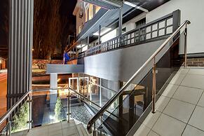Twin Apart Hotel