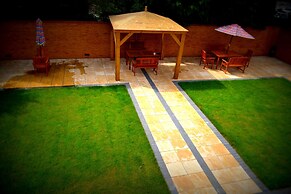 Heathrow Traveller B&B