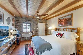 Stone Lizard Lodging