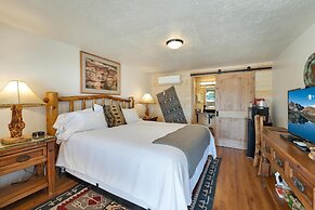 Stone Lizard Lodging