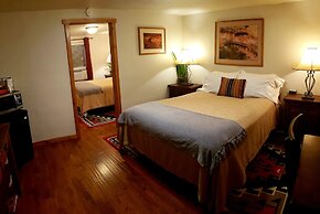 Stone Lizard Lodging