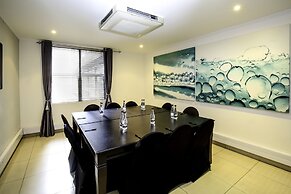 The Nicol Hotel and Apartments