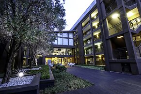 The Nicol Hotel and Apartments