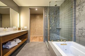 The Hi-Lo, Autograph Collection