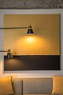 The Hi-Lo, Autograph Collection