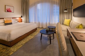 The Hi-Lo, Autograph Collection