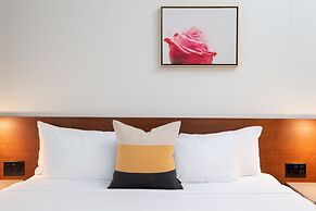 The Hi-Lo, Autograph Collection