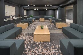 The Hi-Lo, Autograph Collection