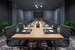 The Hi-Lo, Autograph Collection