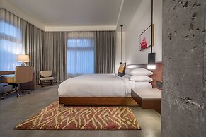 The Hi-Lo, Autograph Collection