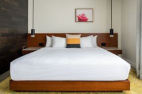 The Hi-Lo, Autograph Collection