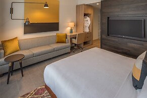 The Hi-Lo, Autograph Collection