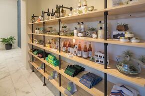 The Hi-Lo, Autograph Collection