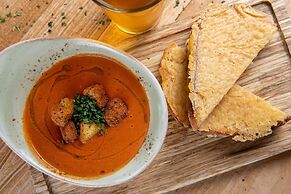 The Hi-Lo, Autograph Collection