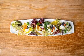 The Hi-Lo, Autograph Collection