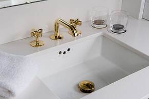 The Hi-Lo, Autograph Collection