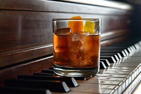 The Hi-Lo, Autograph Collection