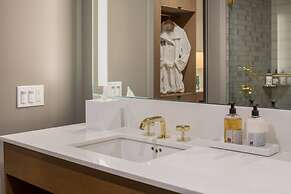 The Hi-Lo, Autograph Collection