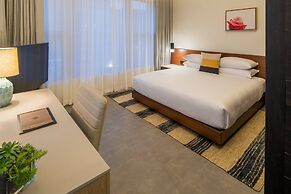 The Hi-Lo, Autograph Collection