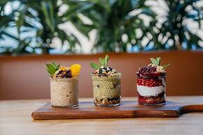 The Hi-Lo, Autograph Collection