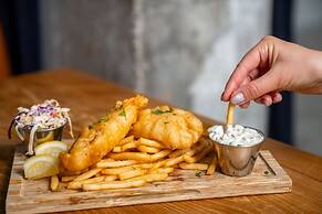 The Hi-Lo, Autograph Collection