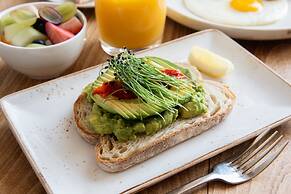 The Hi-Lo, Autograph Collection