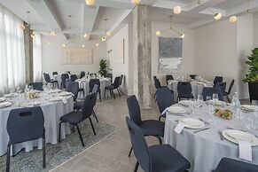 The Hi-Lo, Autograph Collection