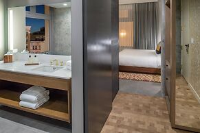 The Hi-Lo, Autograph Collection