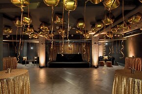 The Hi-Lo, Autograph Collection