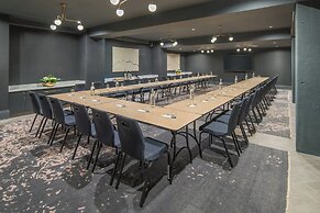 The Hi-Lo, Autograph Collection