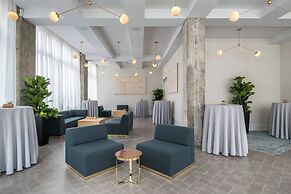 The Hi-Lo, Autograph Collection