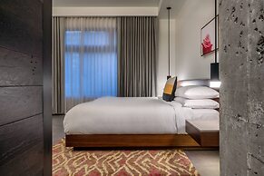 The Hi-Lo, Autograph Collection