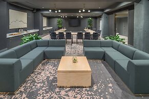 The Hi-Lo, Autograph Collection