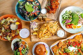 The Hi-Lo, Autograph Collection