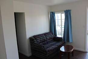 Oceanside Inn and Suites