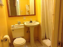 Oceanside Inn and Suites