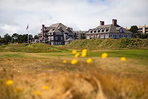 McMenamins Gearhart Hotel