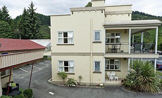 Lantern Court Motel