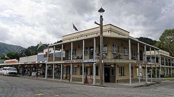 Lantern Court Motel