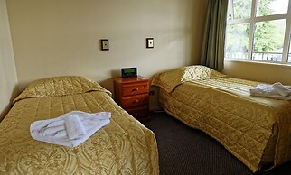 Lantern Court Motel