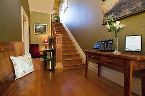 Tairoa Lodge & Cottage