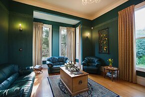 Tairoa Lodge & Cottage