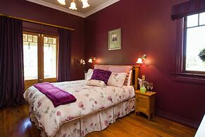 Tairoa Lodge & Cottage