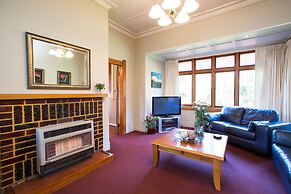 Tairoa Lodge & Cottage