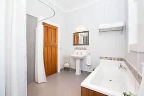 Tairoa Lodge & Cottage