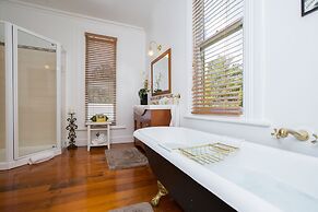 Tairoa Lodge & Cottage