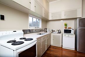 Tairoa Lodge & Cottage