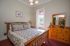 Tairoa Lodge & Cottage